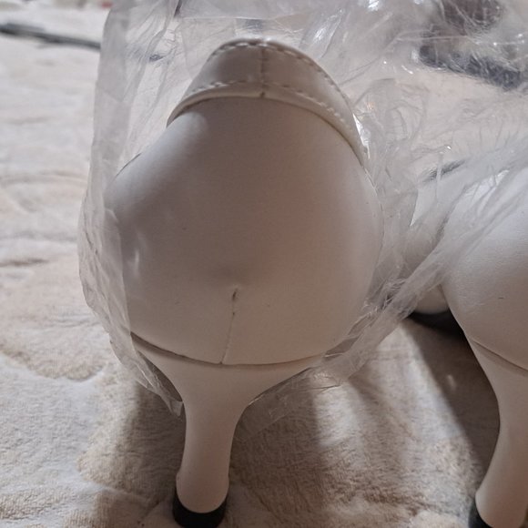 CLASSIQUE white pumps 8w - Picture 2 of 6